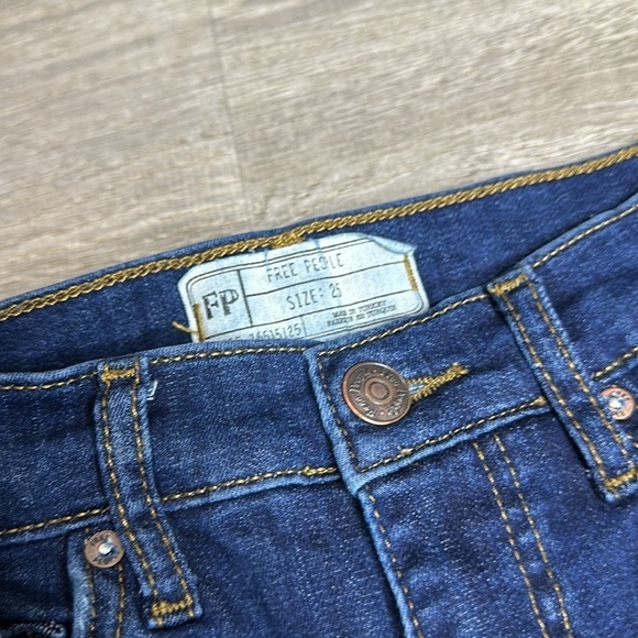 Free People Women’s Distressed Mid-Rise Skinny Jeans Dark Blue Sz 25 - Picture 3 of 11